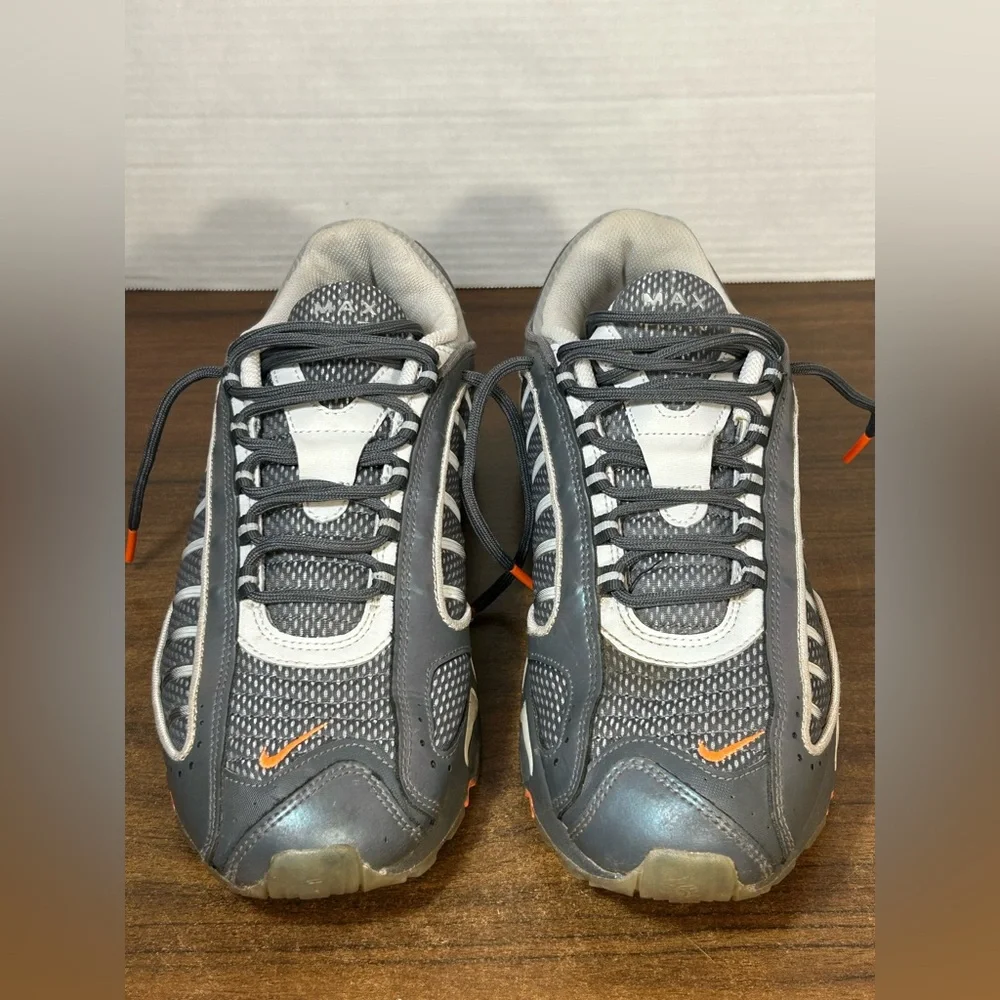 Nike Men's Size 10 Tailwind 4 Dark Grey Total Orange Athletic Running Shoes - Picture 2 of 8